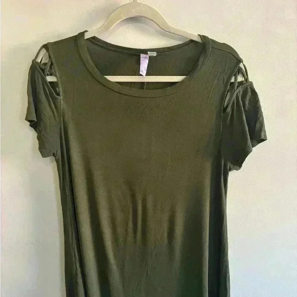 Alya Olive Short Sleeve Shift Dress - Picture 2 of 6